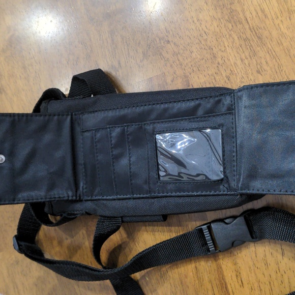 ⭐ 3/$12⭐ Toronto Maple Leafs Water Bottle Bag - Picture 5 of 5